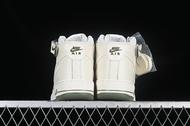 All categories Nk Air Force 1 Air Force series Nk Air Force 1 Mid Air Force mid-top Nk Air Force 1'07 Mid green pearlescent small hook Air Force One mid-top casual sneakers SG2356-805